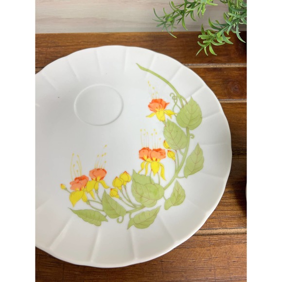 Floral Vintage Snack Set / Snack Plates and Cups - Picture 5 of 7